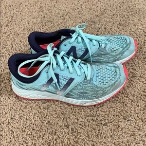 New balance tennis shoes